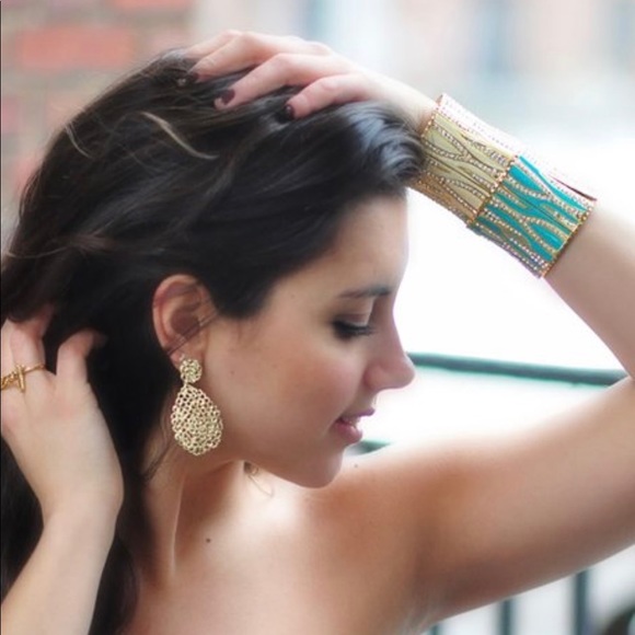 HOST PICK🎉Green and goldtone bracelet - Picture 2 of 4